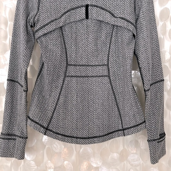 LULULEMON Define Hip-Length Jacket Women’s size 6 🩶🖤 Gray White Black - Picture 9 of 14